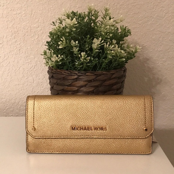 Michael Kors Handbags - Michael Kors Wallet